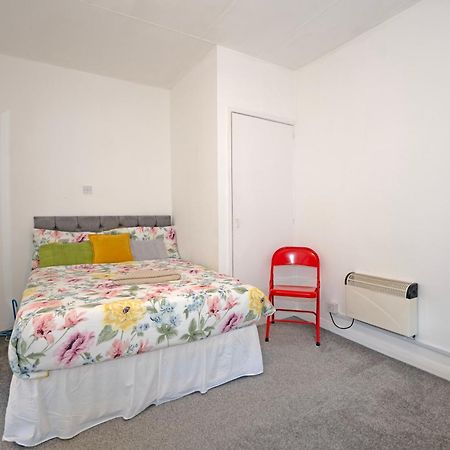 Flat In Clapham Budget Friendly Stay London Exteriör bild