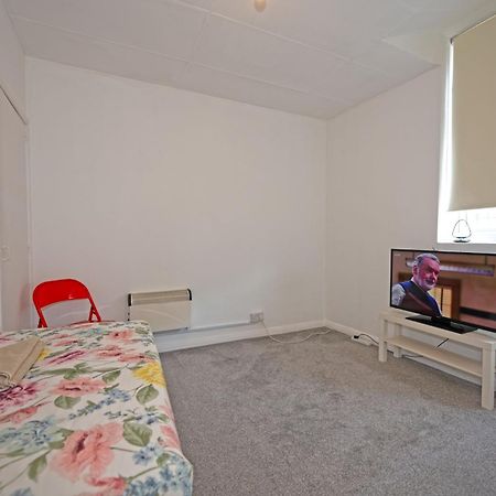 Flat In Clapham Budget Friendly Stay London Exteriör bild