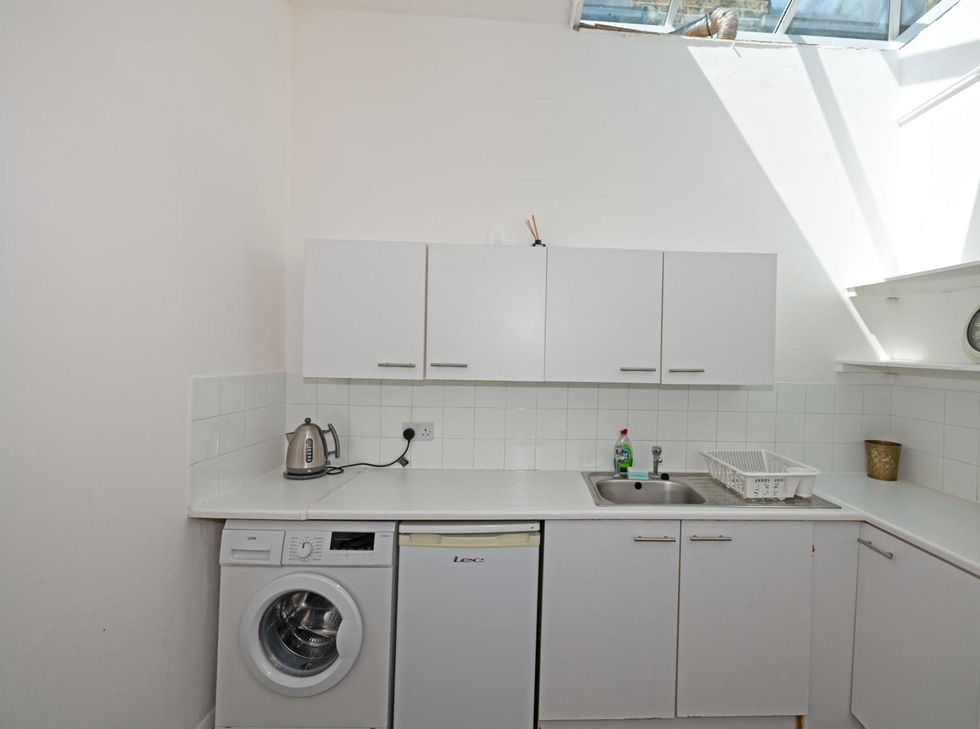 Flat In Clapham Budget Friendly Stay London Exteriör bild