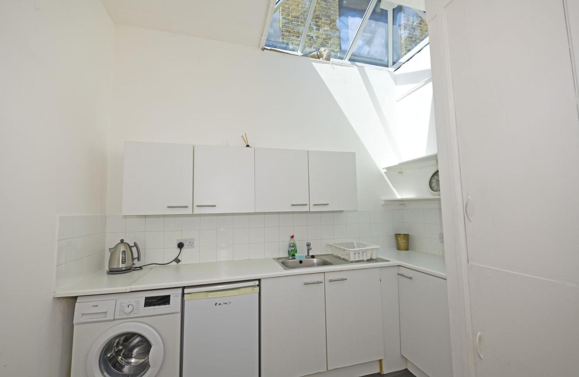 Flat In Clapham Budget Friendly Stay London Exteriör bild